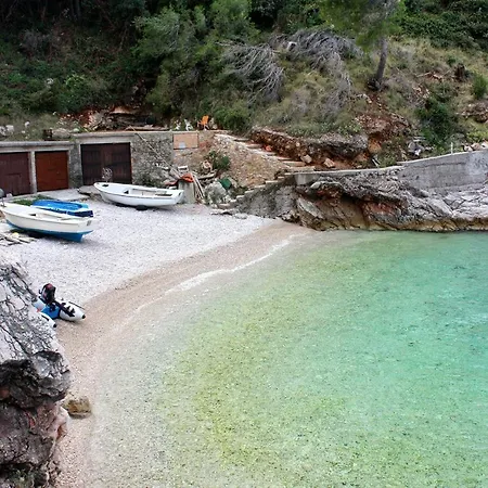 Vakantiehuis Secluded Fisherman's Cove Virak, Hvar - 17875 Gdinj