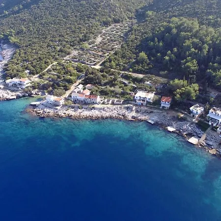 Secluded Fisherman's Cove Virak, Hvar - 17875 Ferienhaus