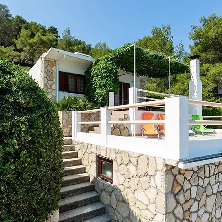 Secluded Fisherman's Cove Virak, Hvar - 17875 * Gdinj